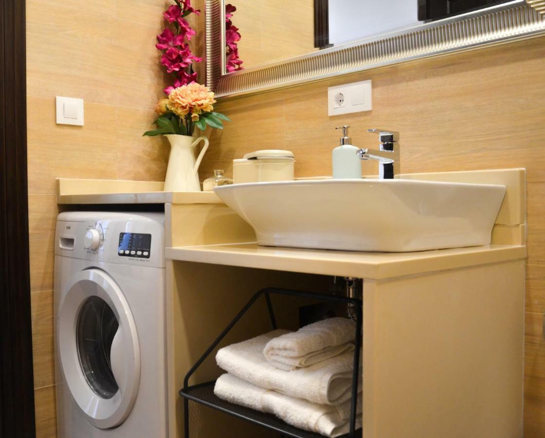 Apartamento San Jacinto III Sevilla Kültér fotó